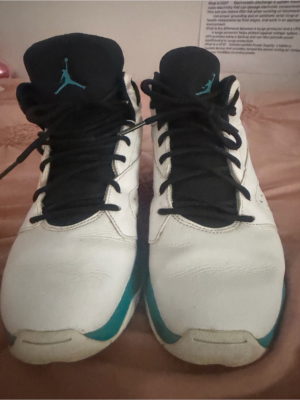 Jordan Kids White and Pink Low-Top Sneakers - Picture 4 of 4